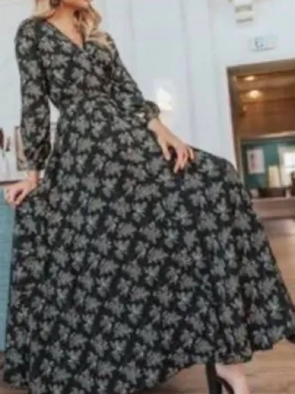 Ivy City Co Maxi Black Holly Evergreen Holiday Size M